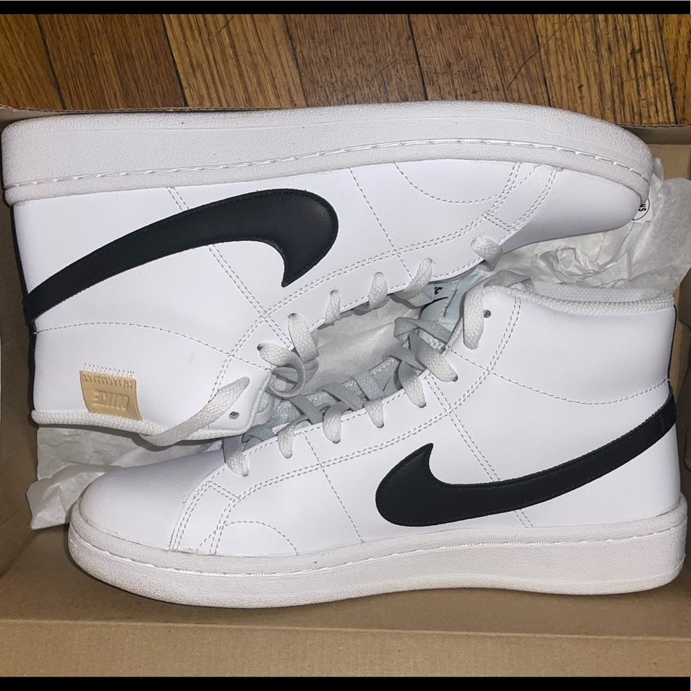 Nike Court Royale 2